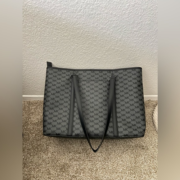 Michael Kors purse - Picture 3 of 4